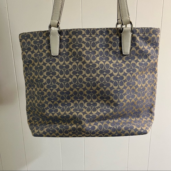 Blue, beige, and cream Coach classic print handbag - Picture 2 of 13